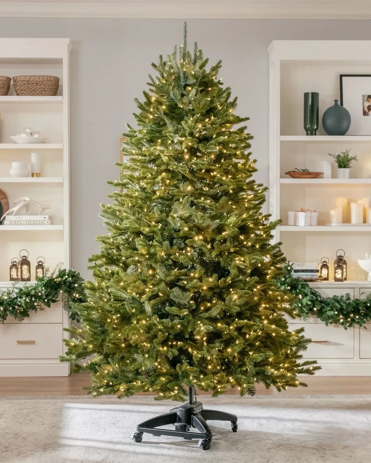 Sapin de Noël Vert Premium avec Lumières LED – Branches Articulées et Base Métallique à Roulettes